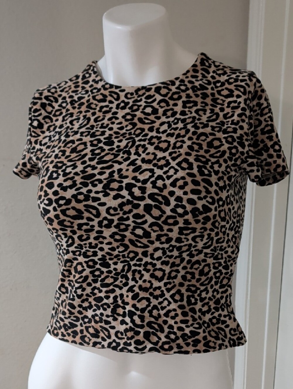 Y2K Derek Heart Leopard Print Short Sleeve Crop Top - Tan/Black Medium Retro